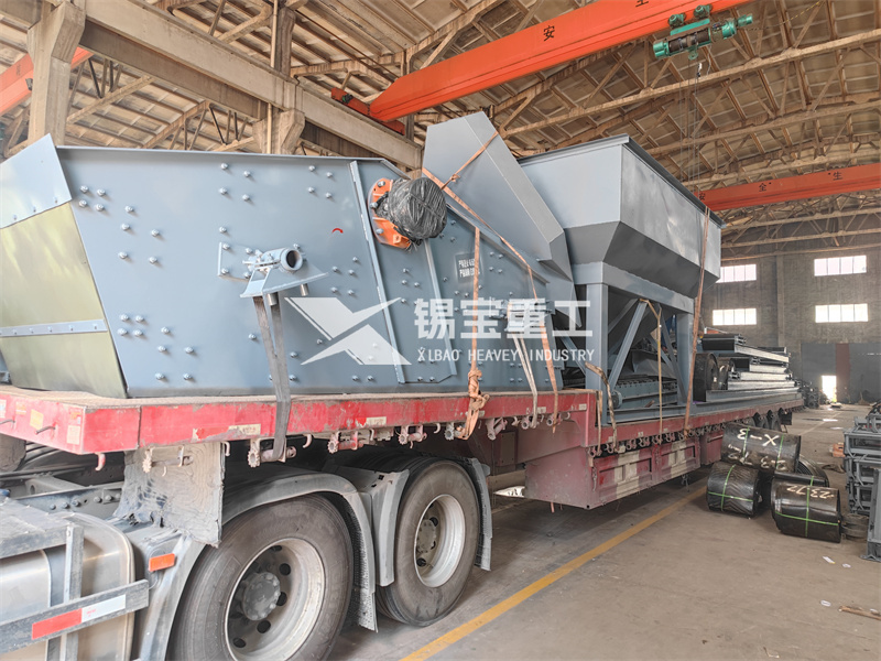 瀝青銑刨料料破碎設(shè)備裝車發(fā)貨 瀝青銑刨料料破碎設(shè)備裝車發(fā)貨